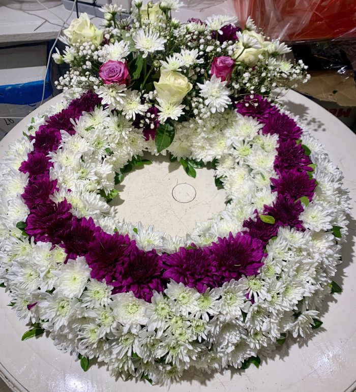 Round-wreath-with-roses-150k